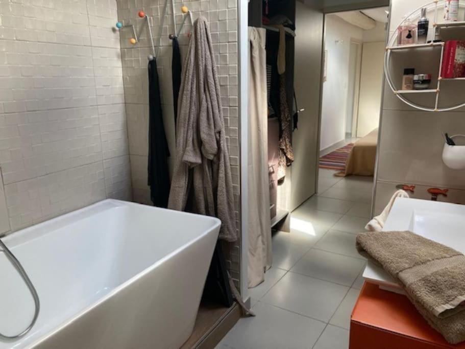 Loft Au Coeur De Nimes Apartman Kültér fotó